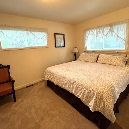 Cozy Step-Free House Near the Downtown Waterfront & Ferry