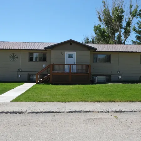 Freshly Remodeled 2 Bedroom, Full Kitchen, living Room Suite, in Cascade unit #4