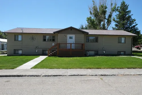 Freshly Remodeled 2 Bedroom, Full Kitchen, living Room Suite, in Cascade unit #4 - Apartments