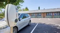 Campanile Nature - Niort Est la Crèche - parking