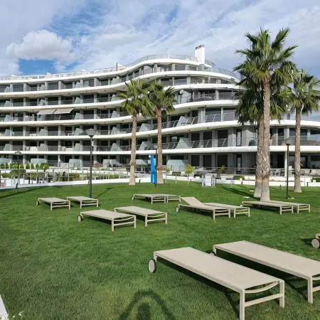 Amazing Beachfront 2 Bedroom Luxury Apartment