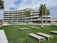Amazing Beachfront 2 Bedroom Luxury Apartment - Boutique