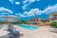 Leonidas Resort - Merinäköala