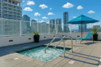 Downtown LA large 1 bedroom, sleeps 4 + 360° Pool + Free Parking - Spa