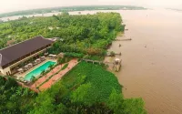 The Island Lodge - Pools