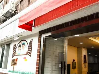Yakorea Hostel Dongdaemun Hotels near modetour singumho branch