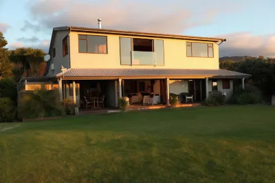 Te Puru Beach Lodge Hotels in Thames