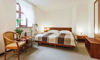 3. Hotel Gr..