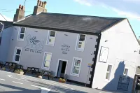 The Lion and the Lamb Hotels in Irton with Santon