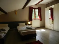 Gite du Domaine des Pierres Dorees Hotels in Saint-Laurent-d'Oingt