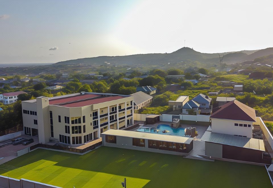 The Platinum Bay Hotel, Ga East (Prices & Reviews 2024)