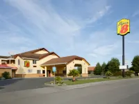 Super 8 by Wyndham Fortuna Hotels in Fortuna