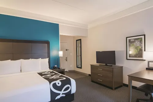 La Quinta Inn & Suites by Wyndham Orlando UCF Hotel di Chuluota