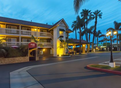 Ramada by Wyndham Costa Mesa/Newport Beach