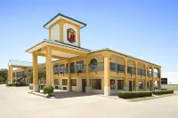 Super 8 by Wyndham Grand Prairie Southwest