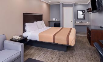 Laguna Inn and Suites - Housity