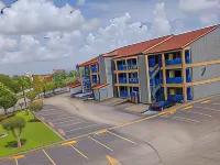 Travelodge by Wyndham Houston Hobby Airport Hotels in Houston