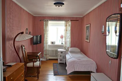 Lilla Hotellet Bed & Breakfast I Alingsås Hotels in Alingsas