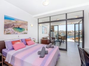 Harbour Lights Seafront Penthouse by Getaways Malta