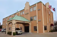 Quality Suites Hotels in der Nähe von Sunglass Hut