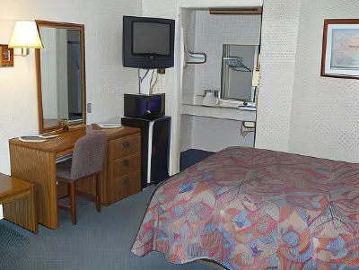 Creekside Lodge Hotels in Clearlake Oaks