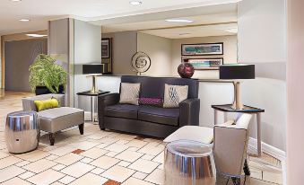 La Quinta Inn & Suites by Wyndham Miami Airport East