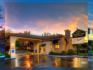 University Park Inn & Suites