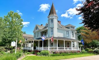 Hummingbird Inn