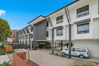 Kingsford Smith Motel Hotels near Eat Street Northshore