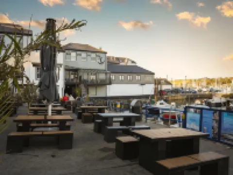 Chainlocker Hotels in Falmouth