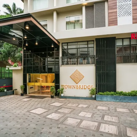 Townbridge Hotels & Suites