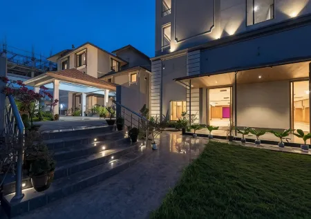 Hotel Cachar Club Отели в г. Силчар