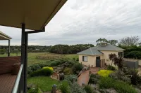 Hilltop Apartments Phillip Island - Adults Only Hotels in Balnarring