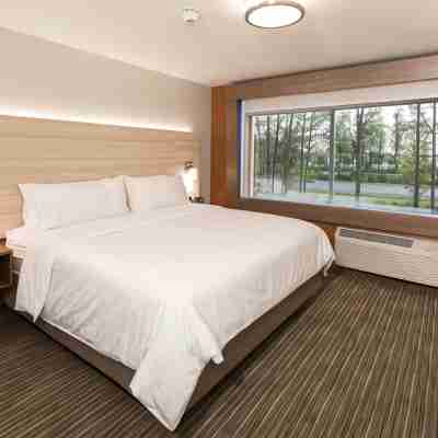 Holiday Inn Express & Suites BAY CITY by IHG Rooms