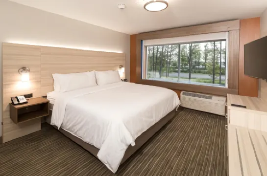 Holiday Inn Express & Suites AUBURN by IHG Hotels in Auburn