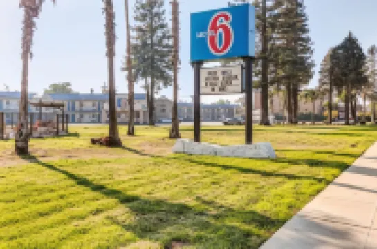 Motel 6 Visalia, CA
