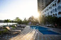 CityBlue Creekside Hotel & Suites - Rooftop Pools
