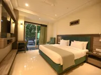 The Mudra Hotel Hotels near Thai Temple
