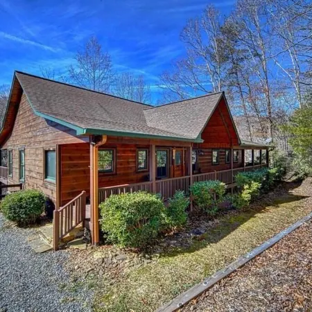 Vintage Luxury Creekside Cabin ~ King Bed, Hot Tub, Fire Pit & Game Room, Dog Ok