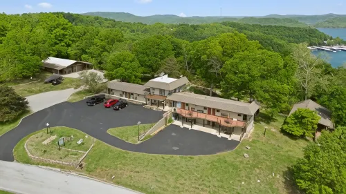 Roadrunner Inn and Log Cabins