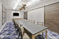 Holiday Inn Express & Suites Okemos - University Area Hotels in Okemos