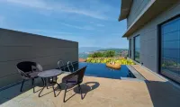 Vee Resort- the Suites of Royals Hotel a Vanavli t. ategaon