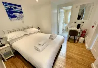 The Queen's Head Hotel