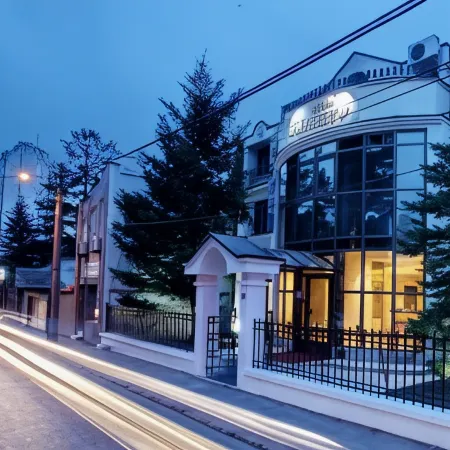 Garni Hotel Vozarev