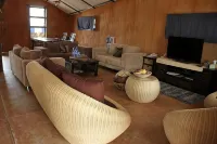 Ongula Village Homestead Lodge Отели в г. Ондангва