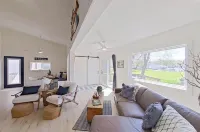 2-bedroom house on Strawberry Lake in Pinckney, MI with hot tub, WiFi.