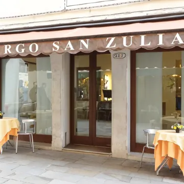 Hotel San Zulian Отели рядом с достопримечательностью «Кастелло»