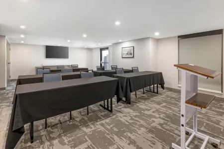 MainStay Suites Oakbrook Terrace - Chicago Отели рядом с достопримечательностью «Drury Lane»
