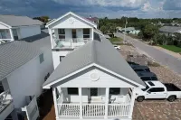 PCB Retreat Laguna Beach, 1 Min Walk to Beach,Convenient to Everything,Sleeps 14