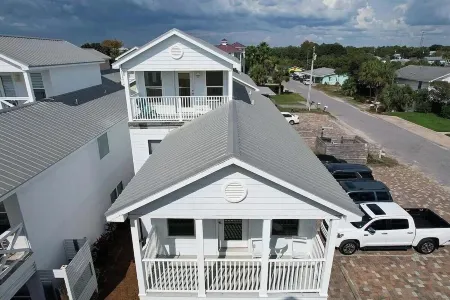 PCB Retreat Laguna Beach, 1 Min Walk to Beach,Convenient to Everything,Sleeps 14